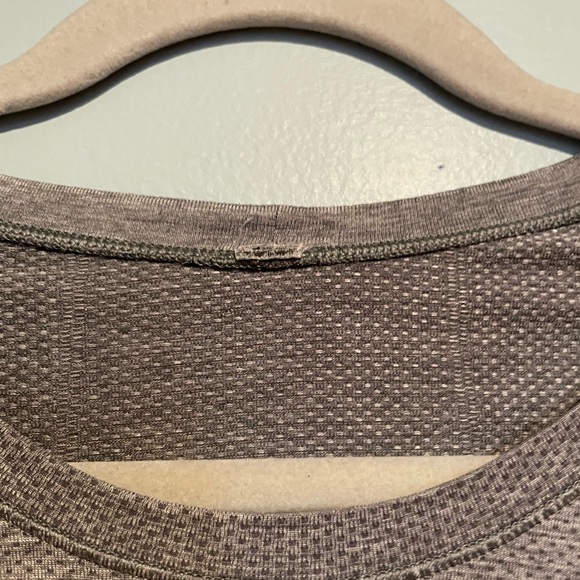 Men’s Lululemon Vent Tech Shirt - Picture 4 of 5